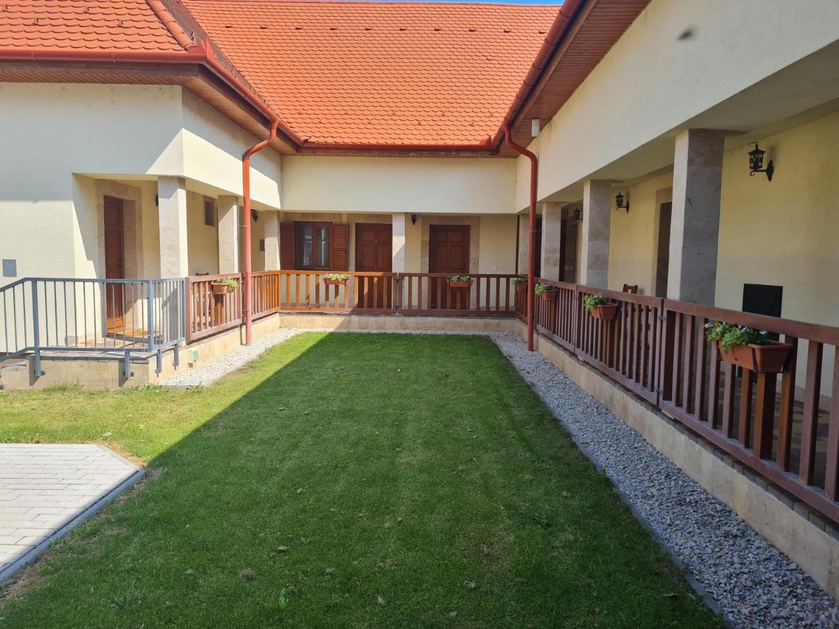 Toroes Panzio Bed & Breakfast Szabolcs Ngoại thất bức ảnh